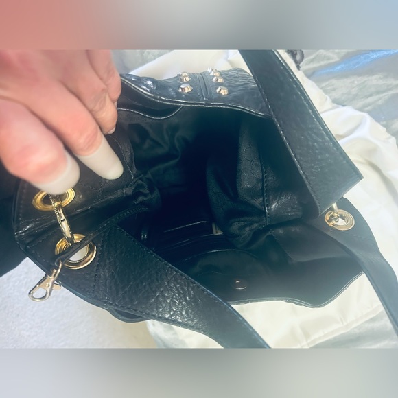 Michael Kors, large purse/bag.beautiful, black leather gold hardware - Picture 6 of 8